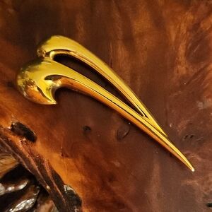 Vintage Monet Gold Brooch EUC